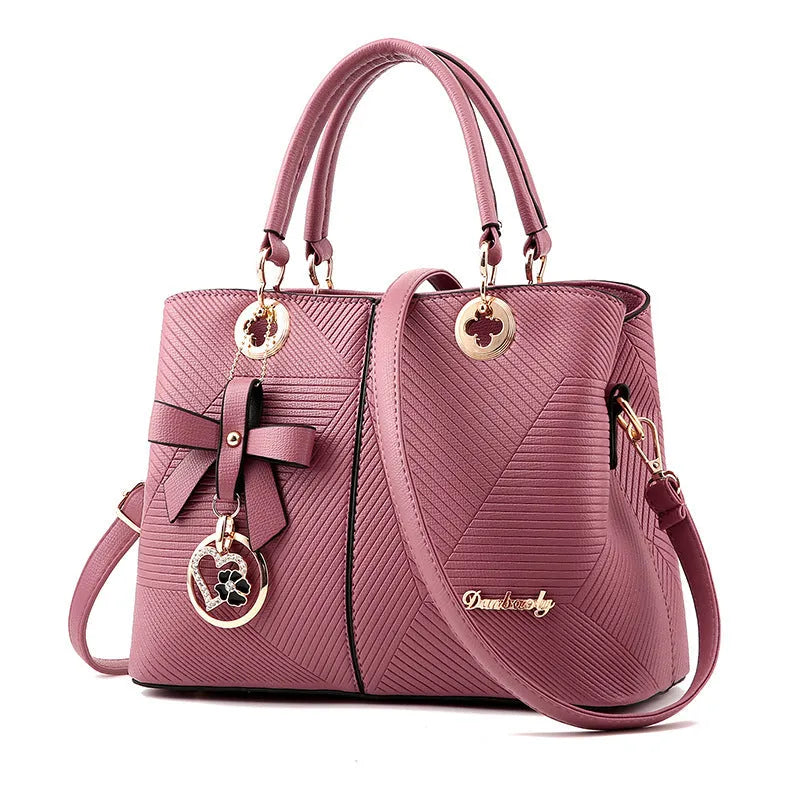 Retro fashion handbag in black with zipper closure and one-shoulder strap, dimensions 30cm by 22cm by 13cm