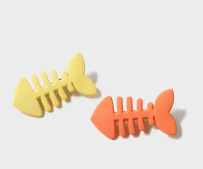Minimalist fishbone pattern hair barrette in a candy colour with duckbill clip design.