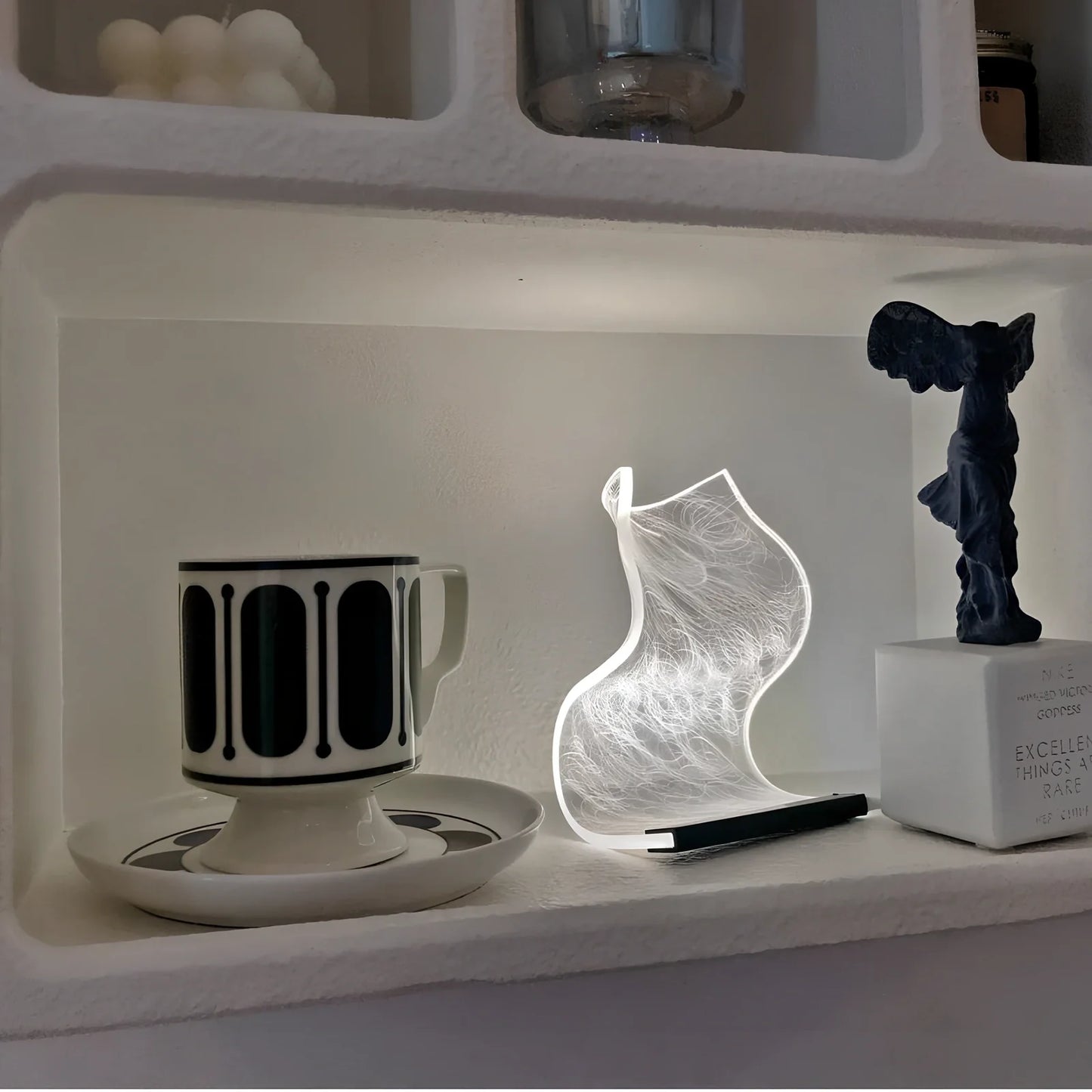 USB-powered bedside lamp with three-colour light adjustment in Nordic design