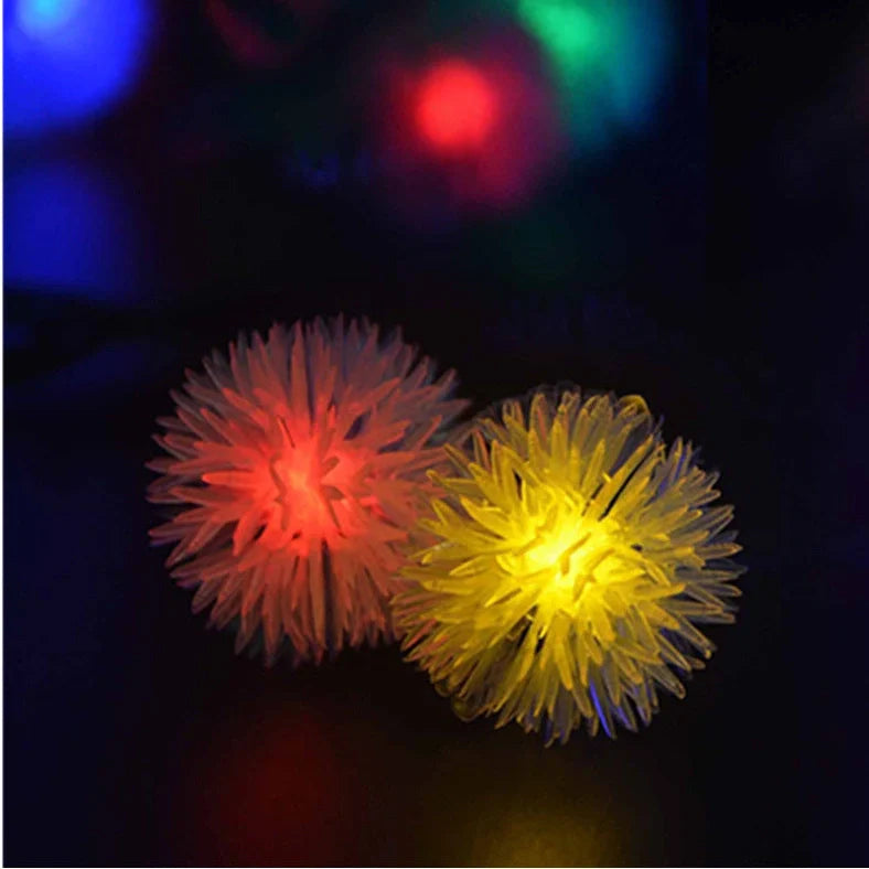 20 LED solar string lights with colourful bulbs along 5m dark green wire, solar panel, and remote control