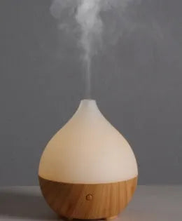 Asakusa wood grain vase-shaped aroma diffuser with 100ml capacity and USB cable.