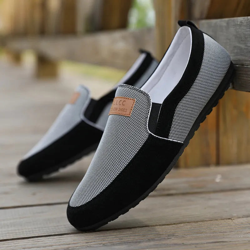 Men's grey canvas lace-up board shoes with round toe and rubber sole.
