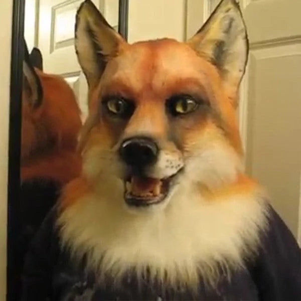 Realistic werewolf costume mask with 360-degree rotation for dynamic Halloween and cosplay performances