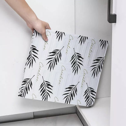 Kitchen oil splatter screen made of aluminum foil, foldable design, heat and oil proof