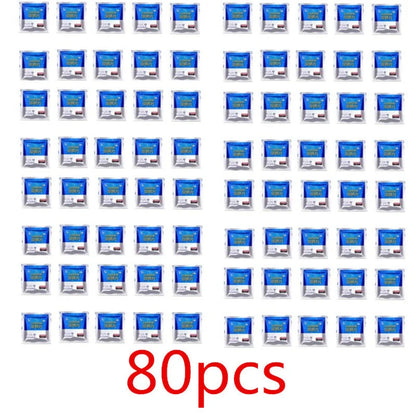 Effervescent spray cleaner bottle for automotive glass cleaning