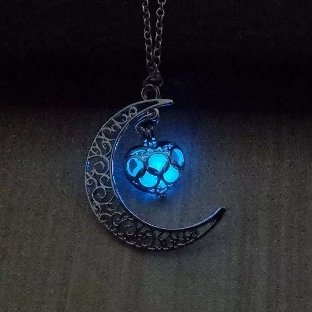Silver-plated glowing pendant necklace with adjustable chain, luminescent feature