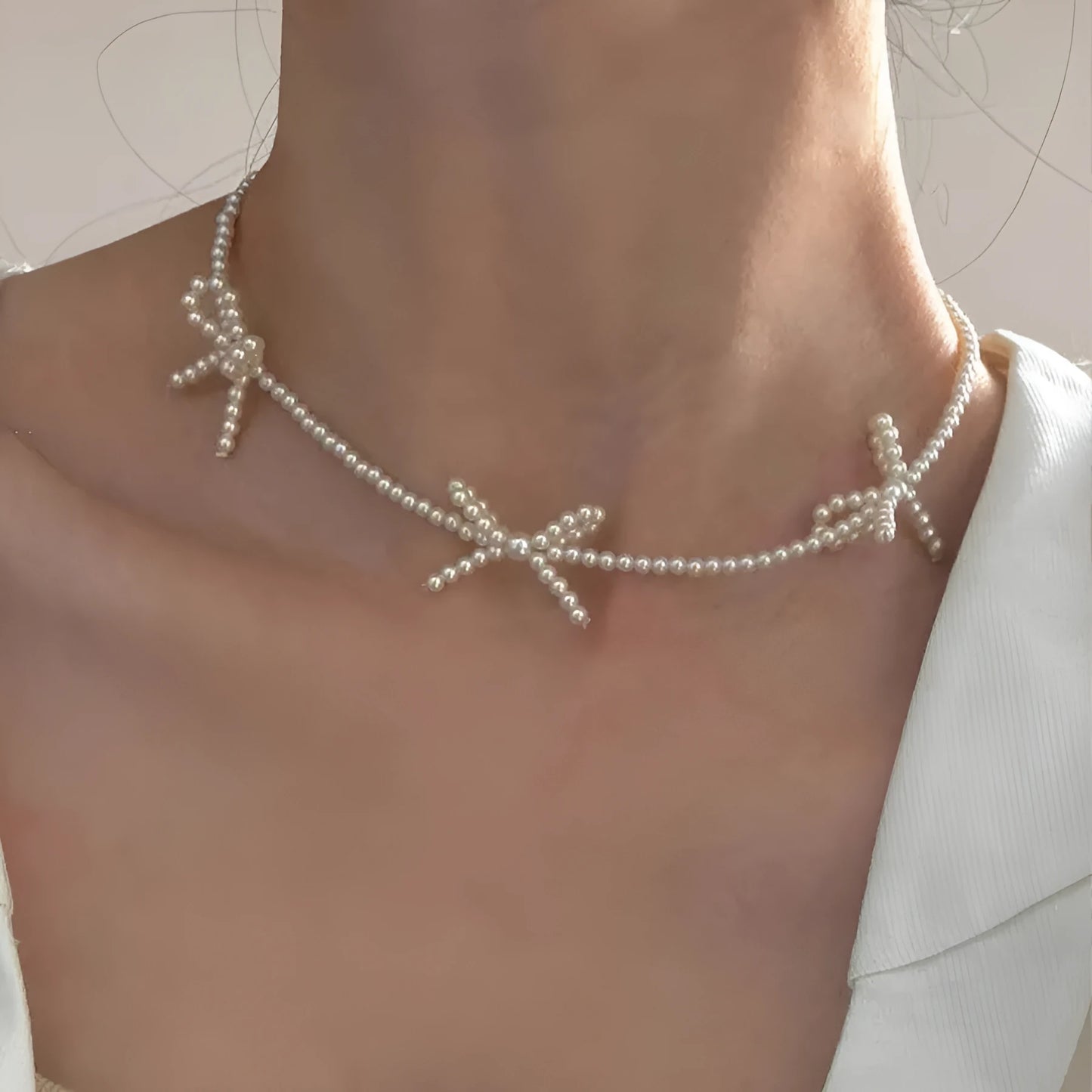 White adjustable sweet bow pearl necklace for women with geometric design and 31-40cm length