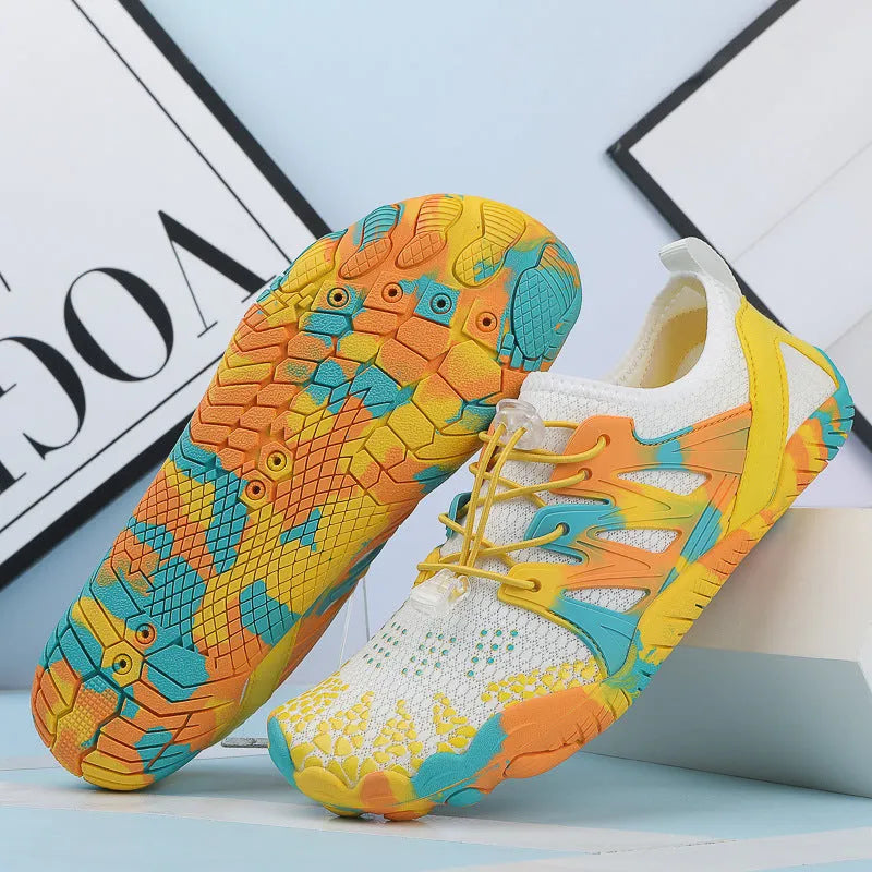 Quick-drying mesh wading shoes with lace-up front and non-slip rubber soles