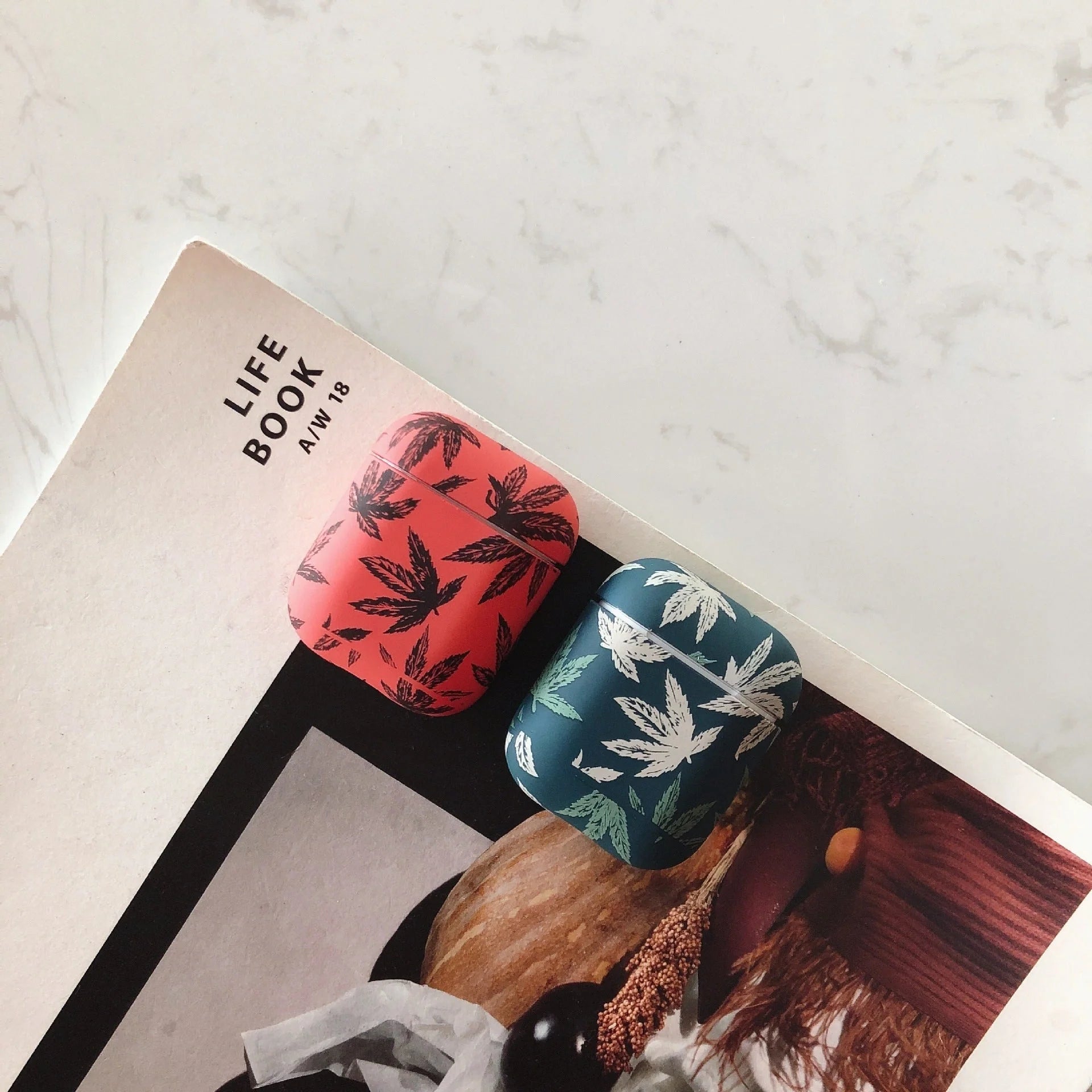 Bluetooth wireless headset protective case in red and green, made from durable PC material