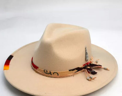 Wool-like autumn and winter felt cap in pendant pink and dark brown