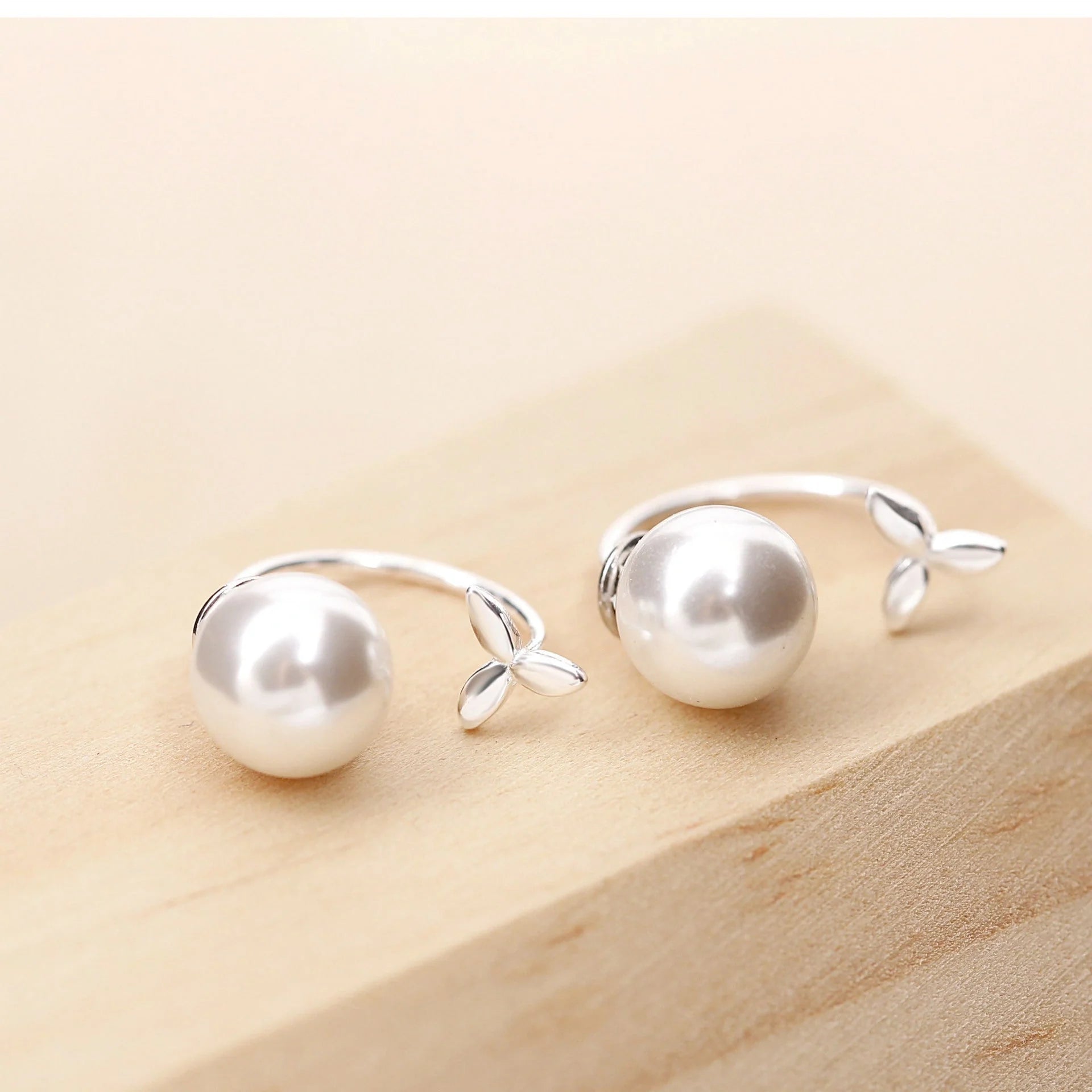 925 Sterling Silver Fashion Grass-Shape Earstuds with hypoallergenic properties and unique design