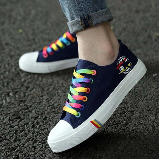 Classic canvas shoes in black and blue colours with lace-up closure and rubber sole