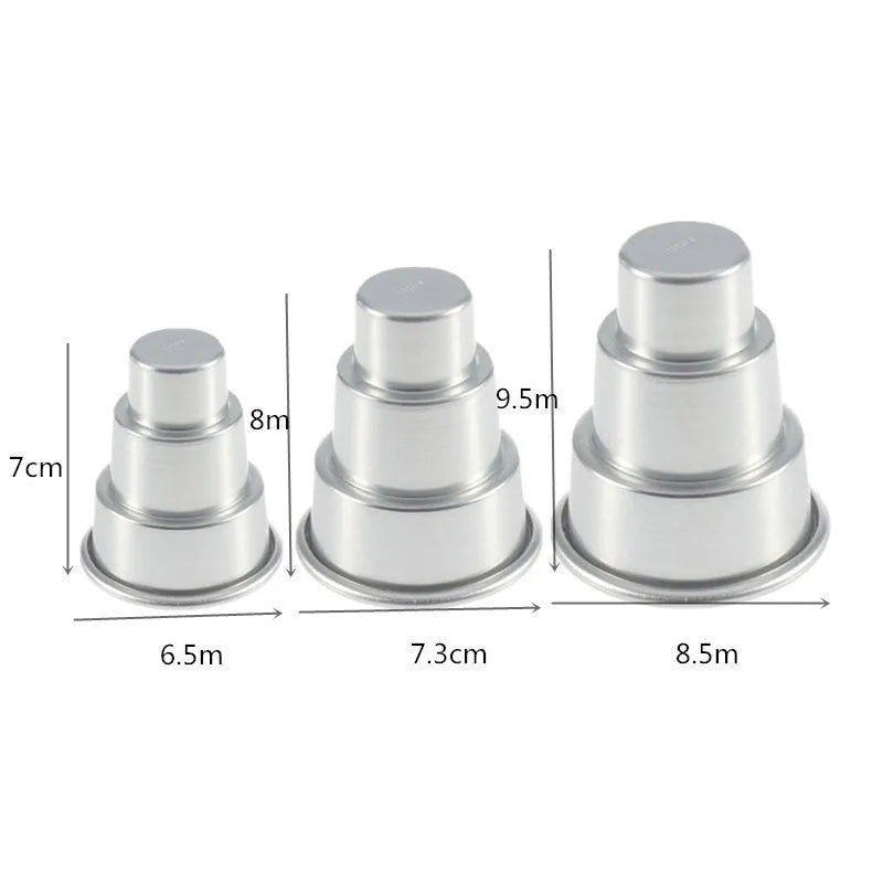 Silver aluminium alloy cake mould set with three graduated sizes for baking