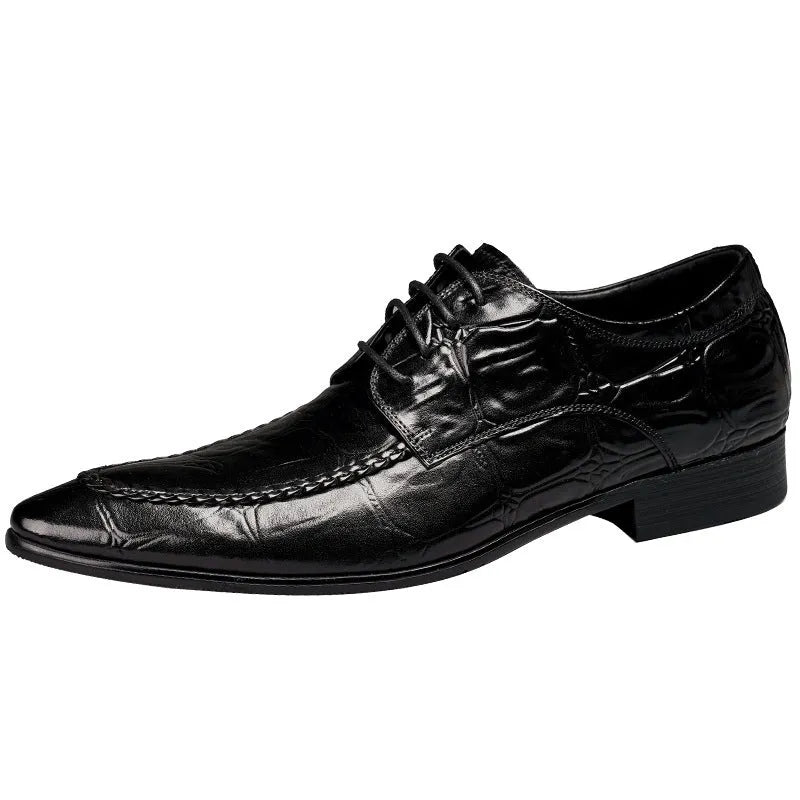 Men's low-top leather shoes in British style with a distinctive alligator pattern, featuring a rubber sole for grip and a classic horse bit buckle detail, suitable for business, formal, or banquet wear and available in black or brown.