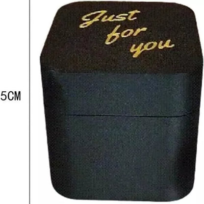 Middle Finger in a Box Christmas prank gift, 5x5x5cm, American style