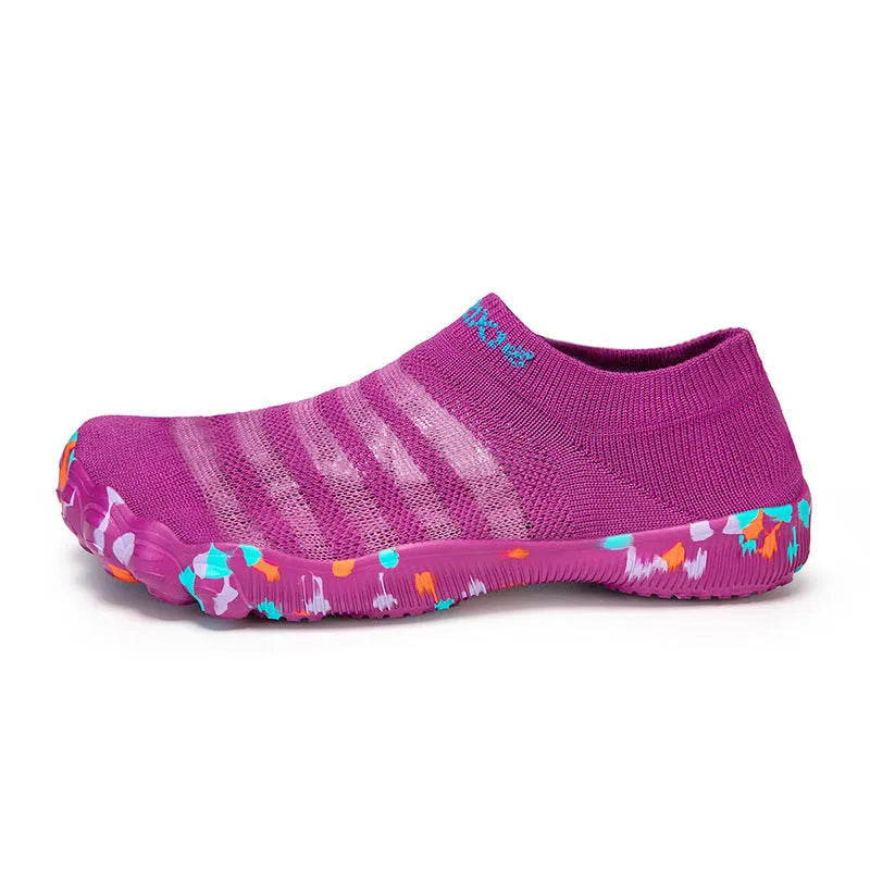 Flyknit camouflage water shoes with rubber sole and front lace-up fastening.