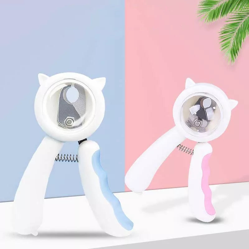 Splash-proof pet nail scissors in blue and pink for safe grooming