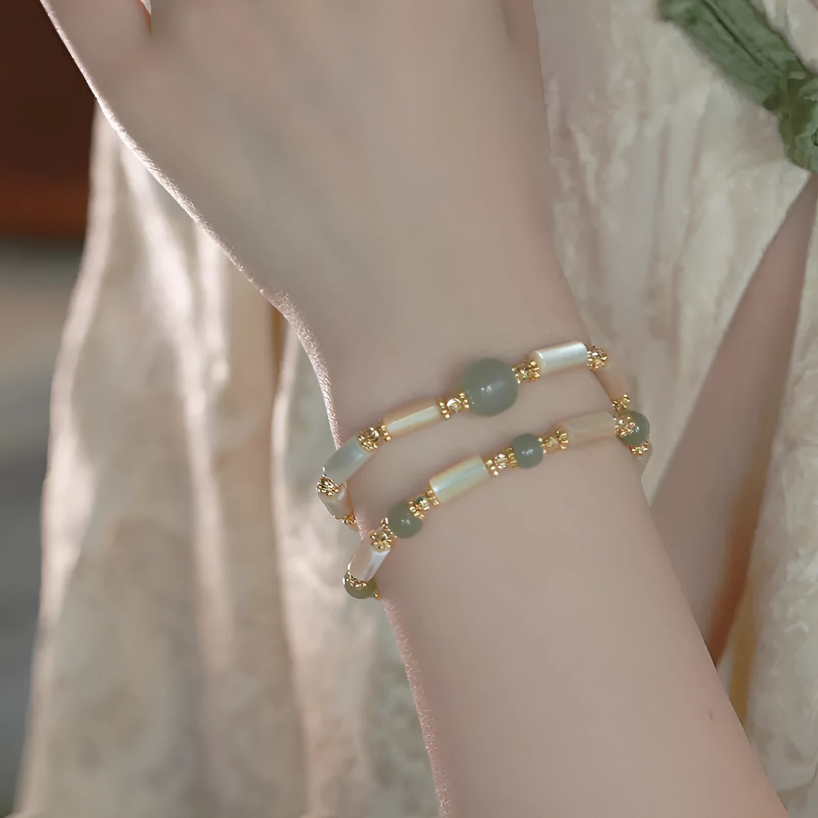 Women's Hetian Jade white lip shell bracelet with geometric round beads