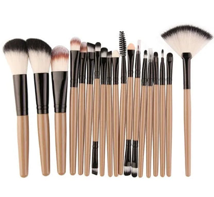 MAANGE 18-piece make-up brush set with fan-shaped tools for contouring and blending on a table