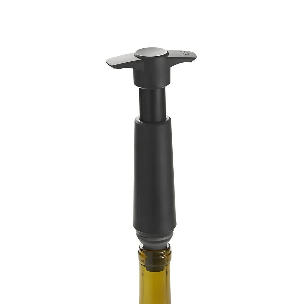 Black plastic vacuum wine stopper with pump and two rubber seals, 14.5 cm long for preserving opened bottles
