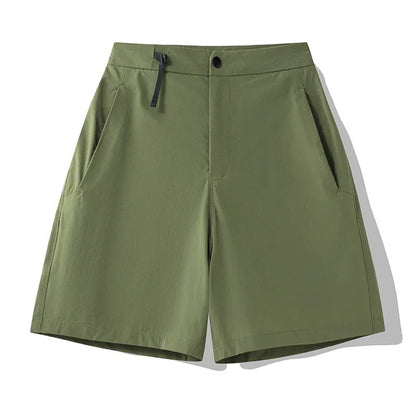 Men's khaki sports shorts with elastic waistband and 3D cutting for quick-drying during running and climbing activities