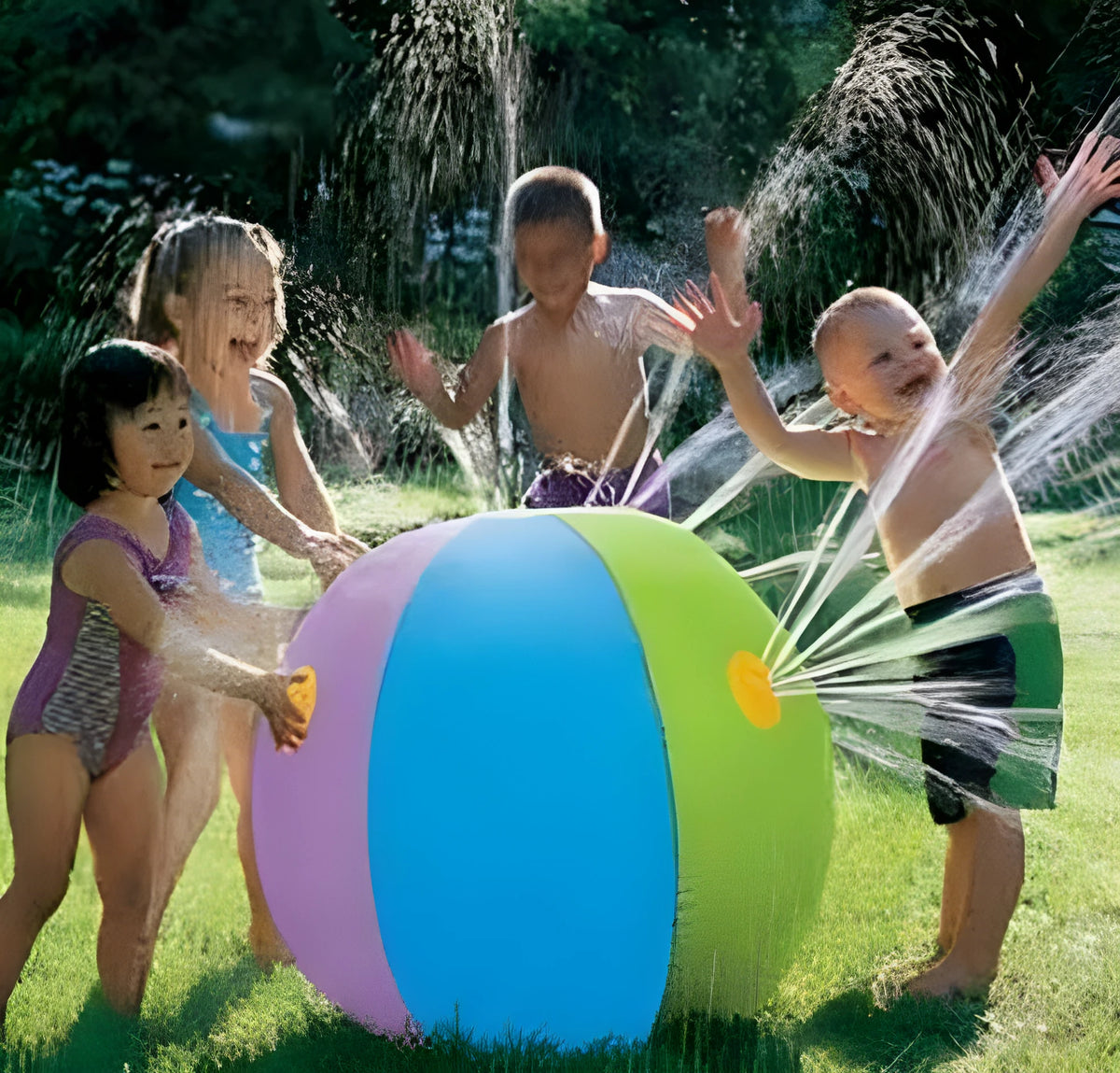 60cm inflatable spray water ball made from PVC for children’s summer pool, beach and lawn play