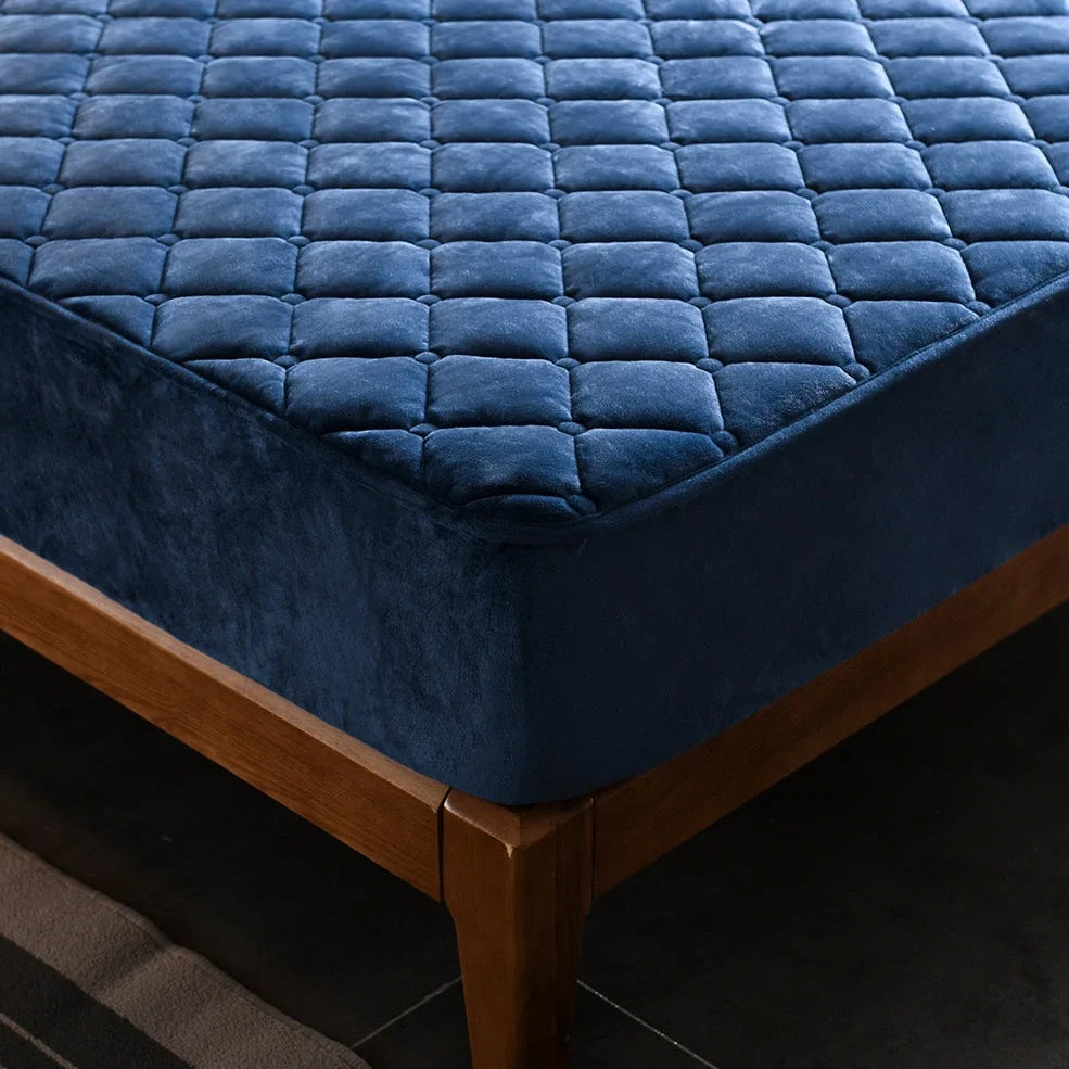 Crystal fleece quilted bed cover with velvet finish in blue colour
