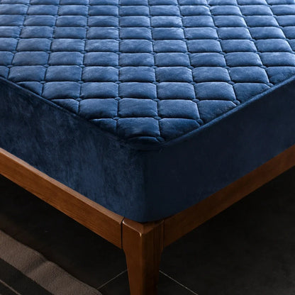 Crystal fleece quilted bed cover with velvet finish in blue colour
