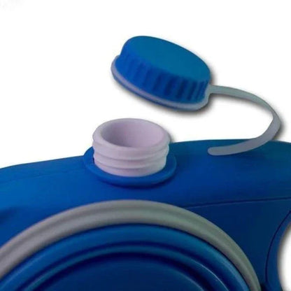 A stylish, multi-functional dog leash with a built-in water bottle, collapsible bowl, and waste bag dispenser for convenient and hands-free dog walks.