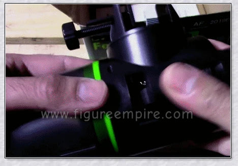 Automatic fish feeder with programmable timer and moisture-resistant design for aquarium pets