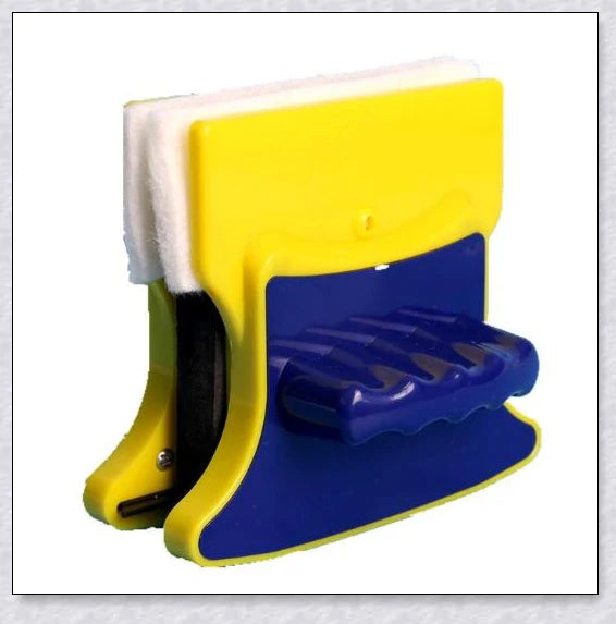 Magnetic Glass Cleaner Brush - Effortless window cleaning with powerful magnets and a versatile design