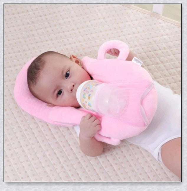 A soft, supportive pillow designed for hands-free baby feeding, featuring a secure bottle holder and premium, BPA-free materials.