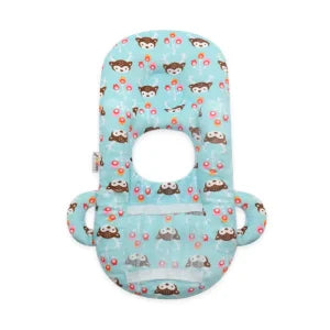 A soft, supportive pillow designed for hands-free baby feeding, featuring a secure bottle holder and premium, BPA-free materials.