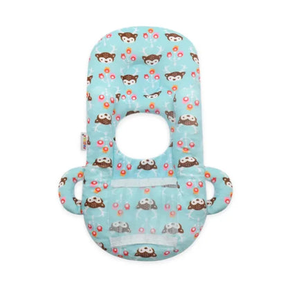 A soft, supportive pillow designed for hands-free baby feeding, featuring a secure bottle holder and premium, BPA-free materials.