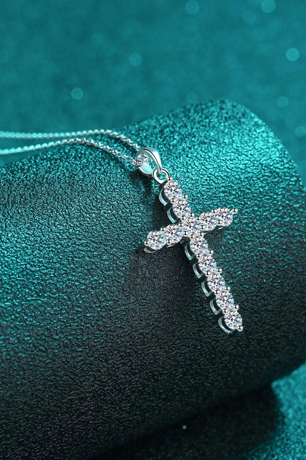 925 Sterling Silver Cross Moissanite Necklace - Minimalist and Modern Design with Sparkling Moissanite Embellishments