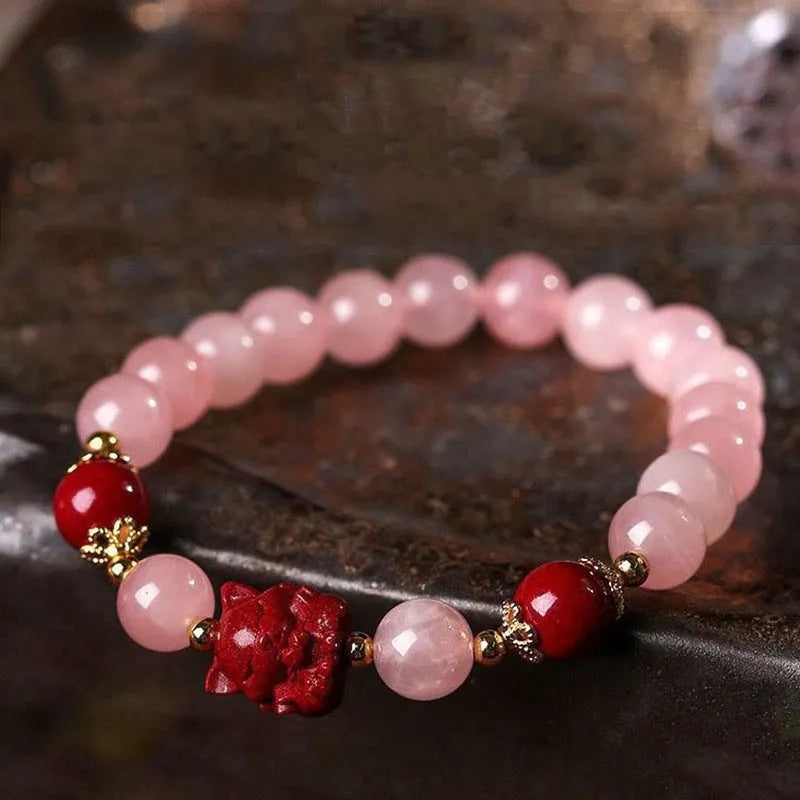 Handmade aquamarine crystal bracelet for women with mixed materials and adjustable design