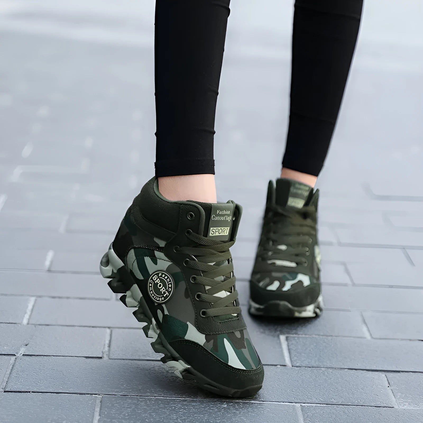 Women's green camouflage canvas sneakers with rubber sole in casual styling