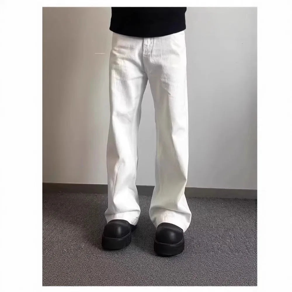 Men's straight-leg white jeans with mid-waist design and non-ironing cotton denim fabric