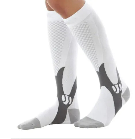 Graduated compression socks for men and women in black, designed for running and flight travel
