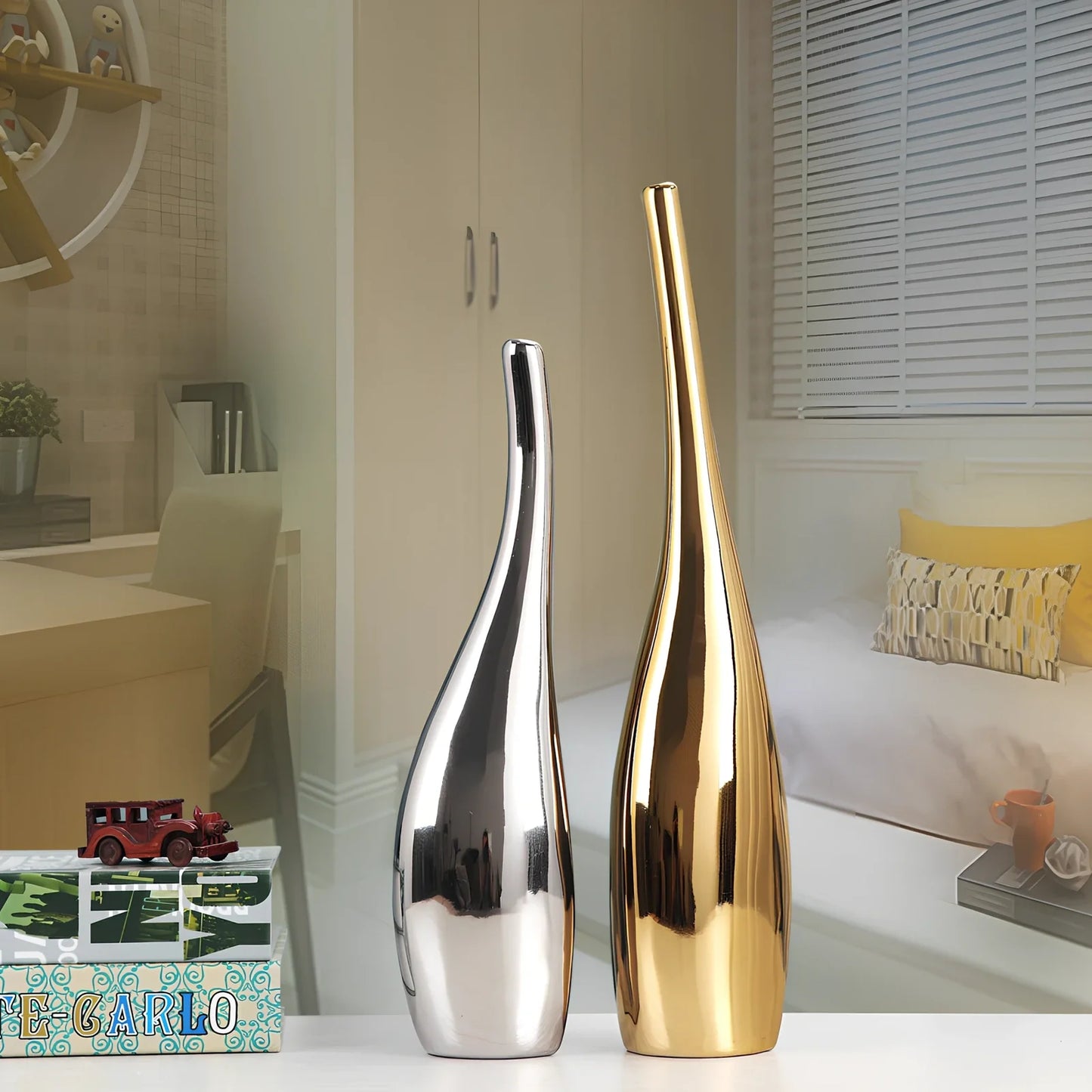 Nordic ceramic vase with inlay surface and gold plating in curved bottle shape measuring 25-35cm tall