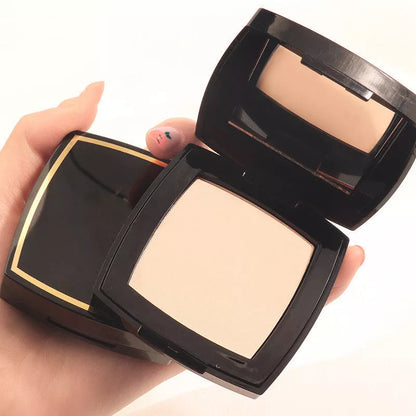 Compact oil-control finishing powder for oily skin in ivory white and natural color