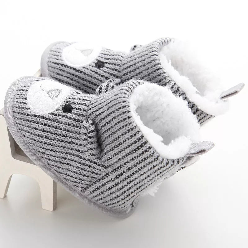 Bear knitting baby shoes in coffee and gray, sizes US1-US3