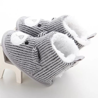 Bear knitting baby shoes in coffee and gray, sizes US1-US3