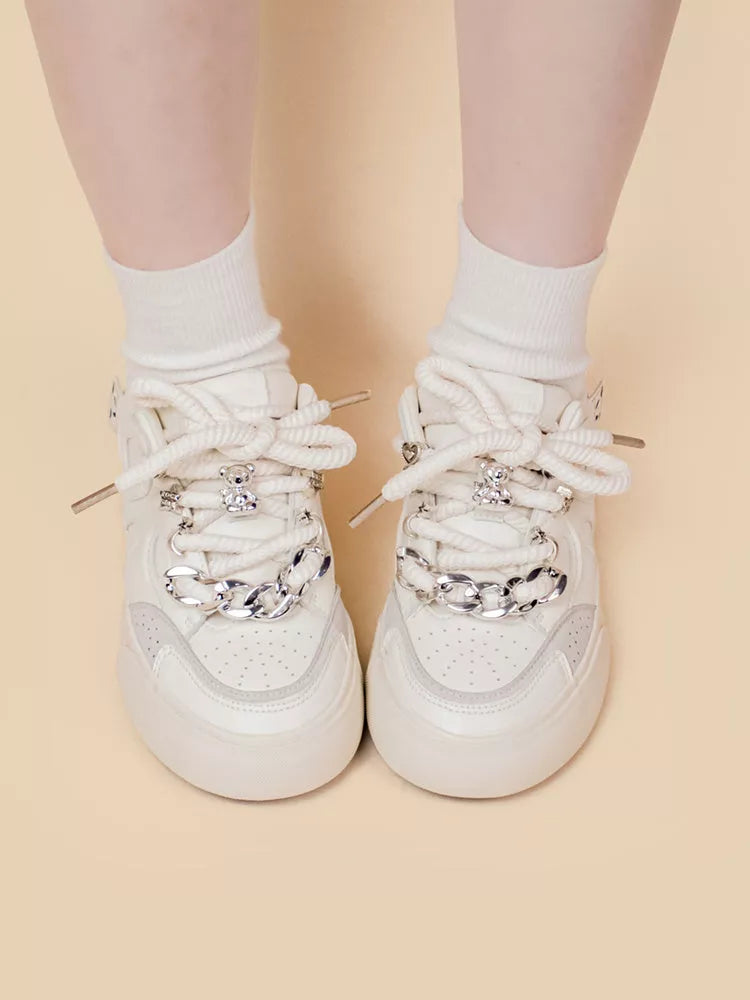 Women's white low-top sneakers with rubber sole, sizes 35-40