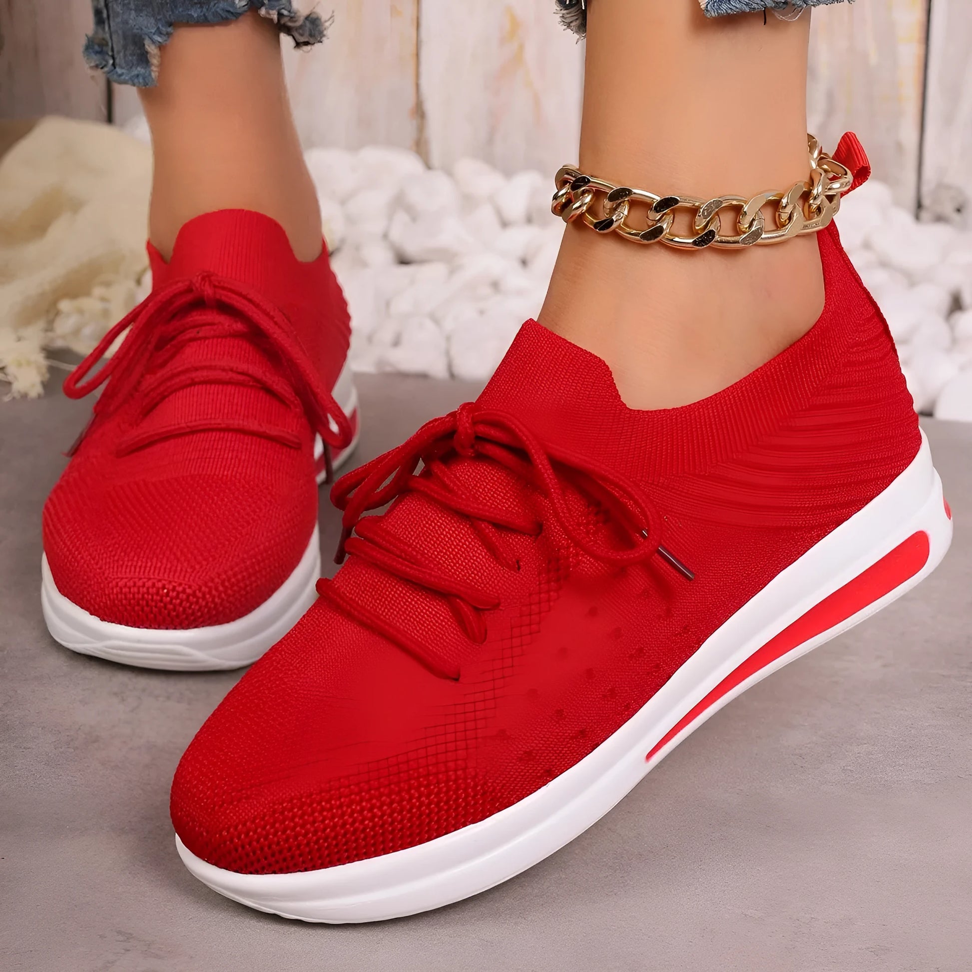 Women's casual fly-knit sneakers in round-toe design with lace-up closure