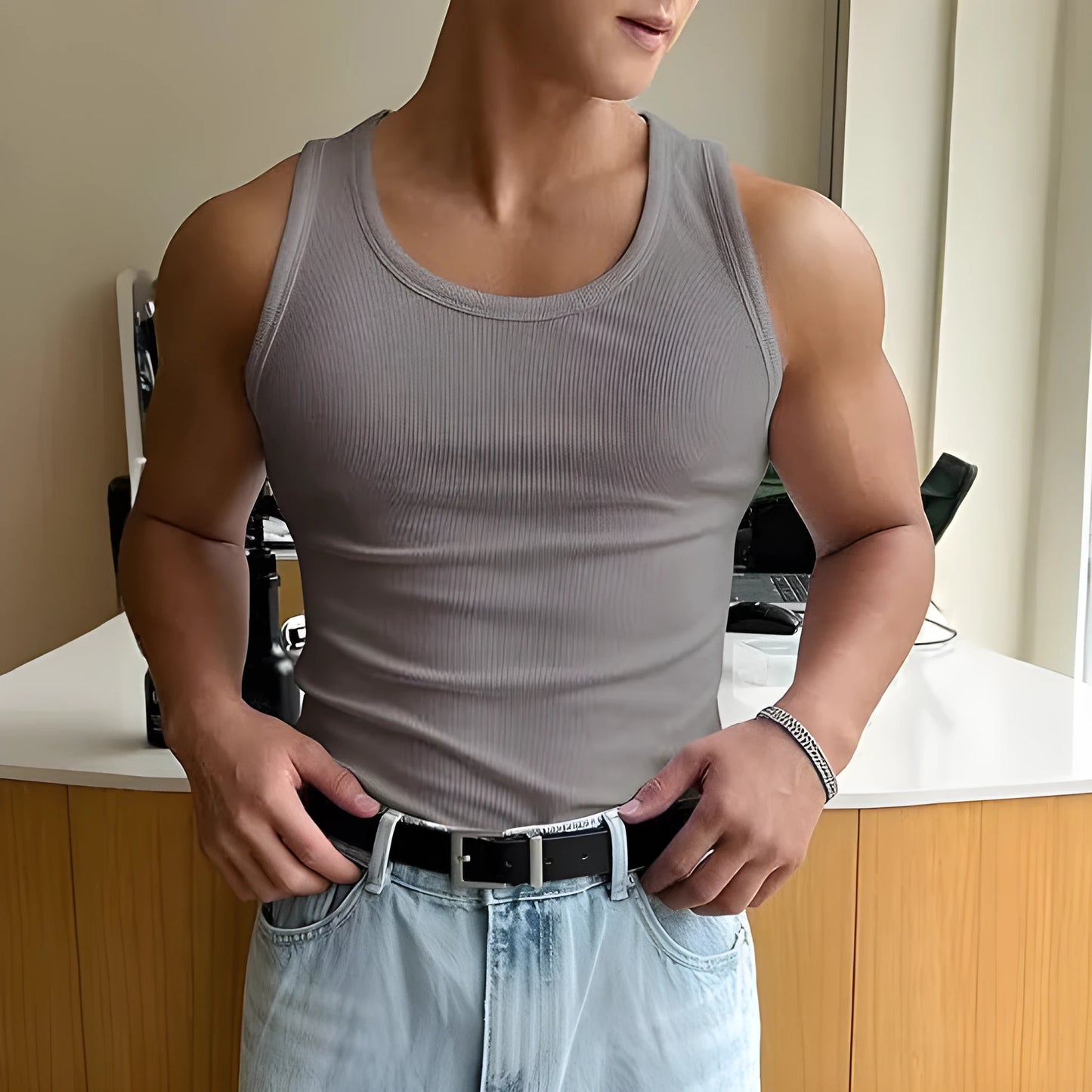 Men's tight-fitting round neck workout t-shirt in polyester with wool lining for summer sports