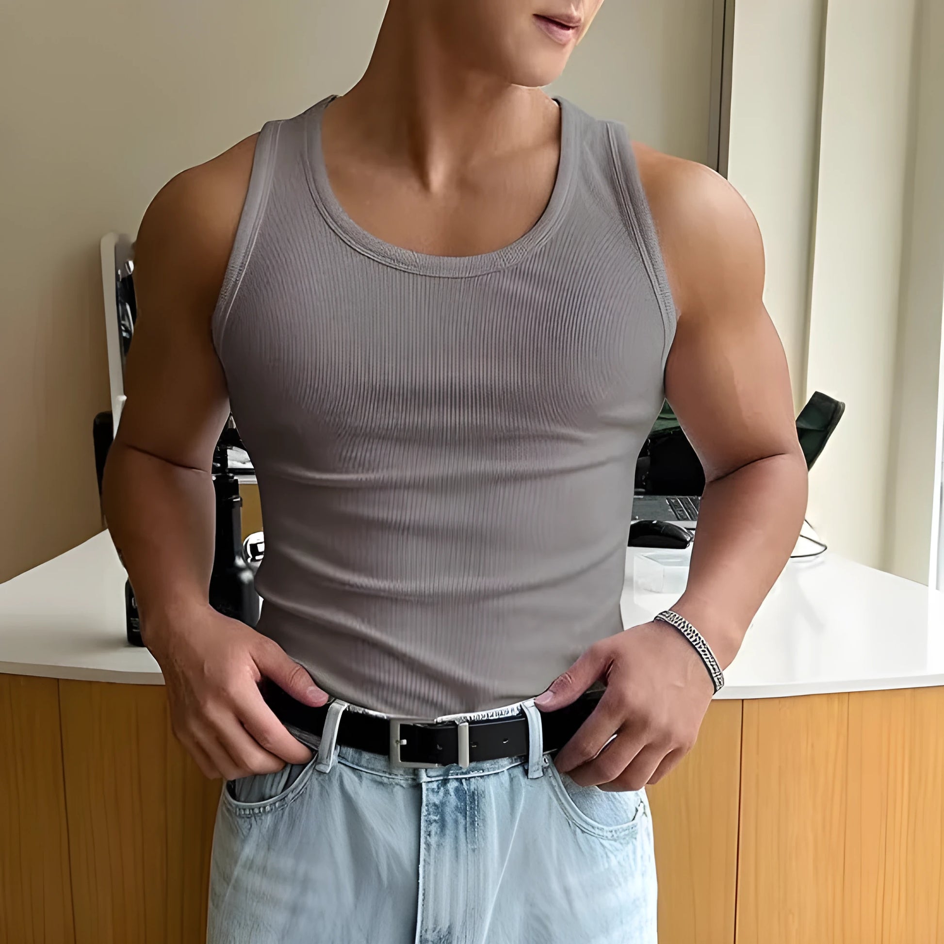 Men's tight-fitting round neck workout t-shirt in polyester with wool lining for summer sports