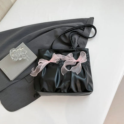 College style bow tote bag with large main compartment and internal zipper organiser in black colour