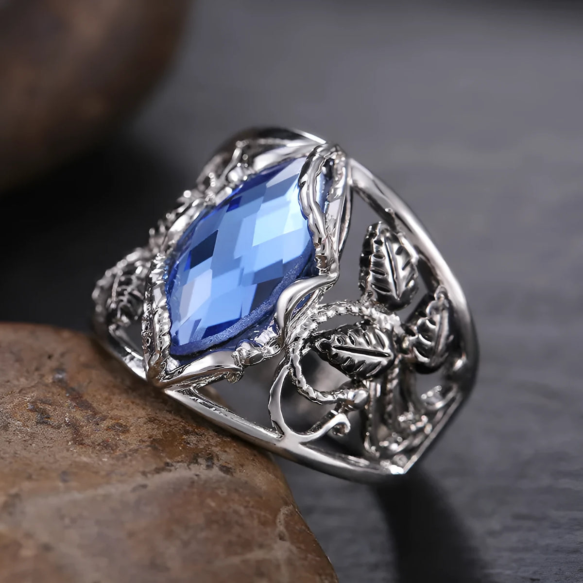 Blue horse eye-shaped women's alloy ring with crystal inlay on a white background.