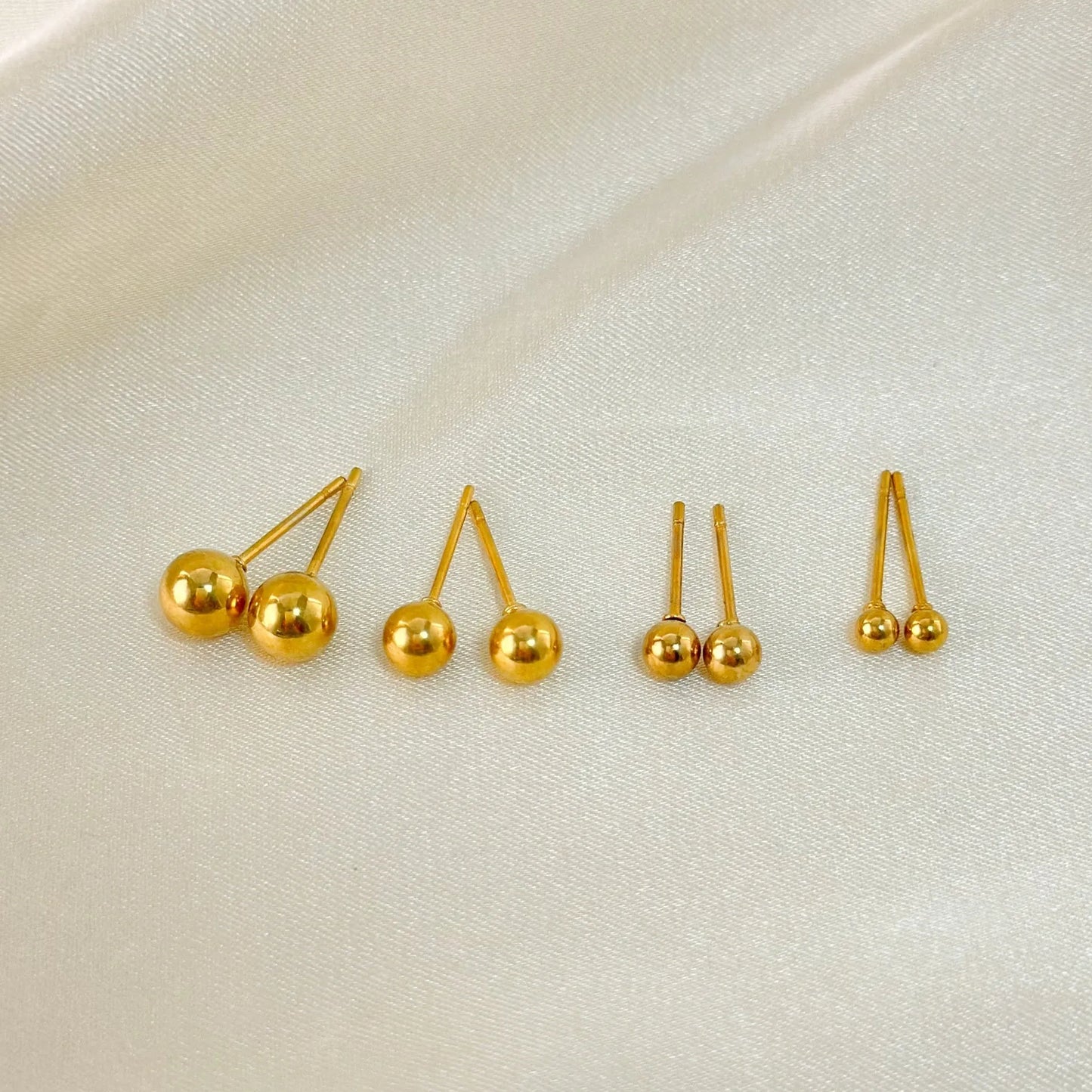 Stainless steel ball stud earrings with round geometric design in gold or silver finish